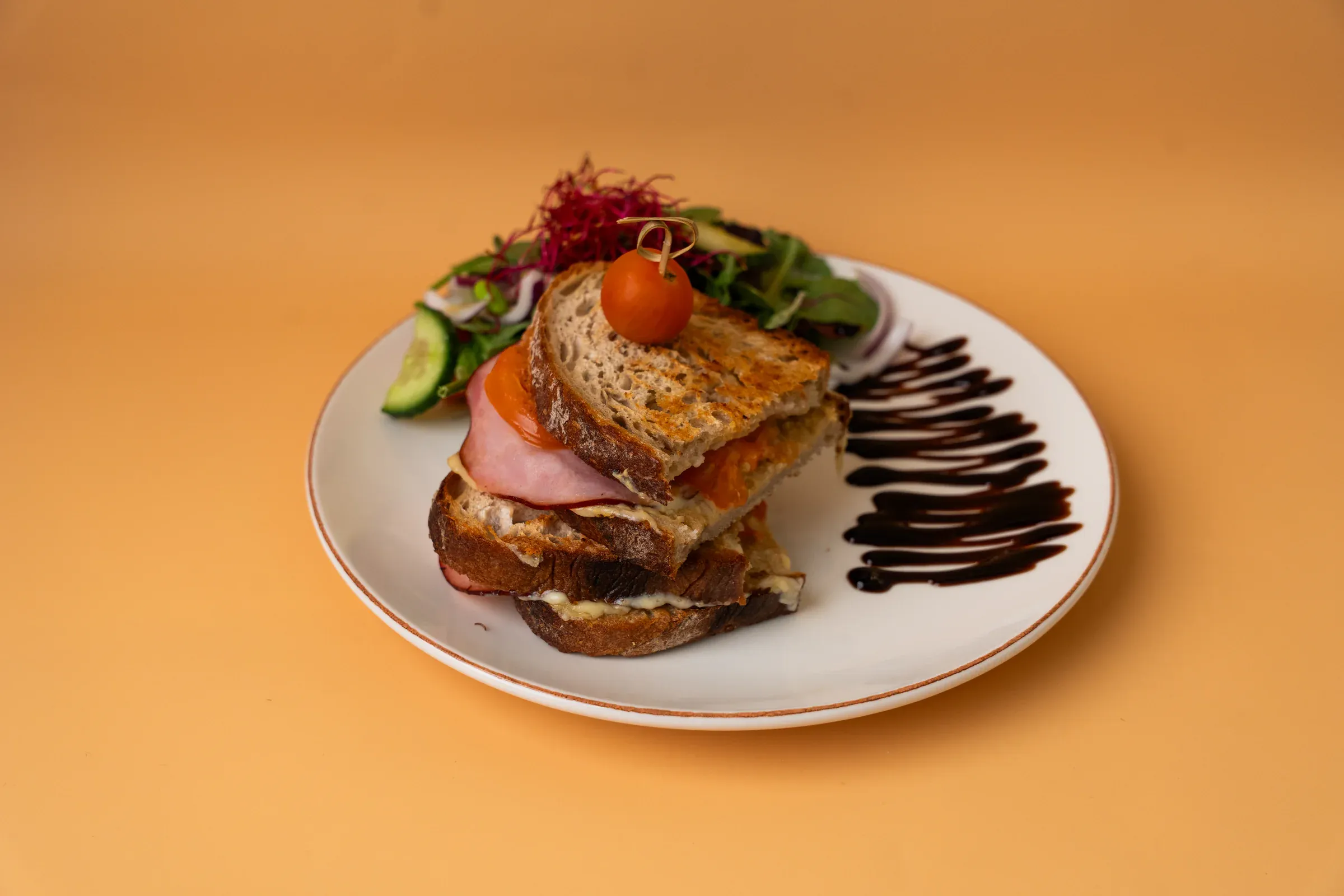 Lyx toast club sandwich